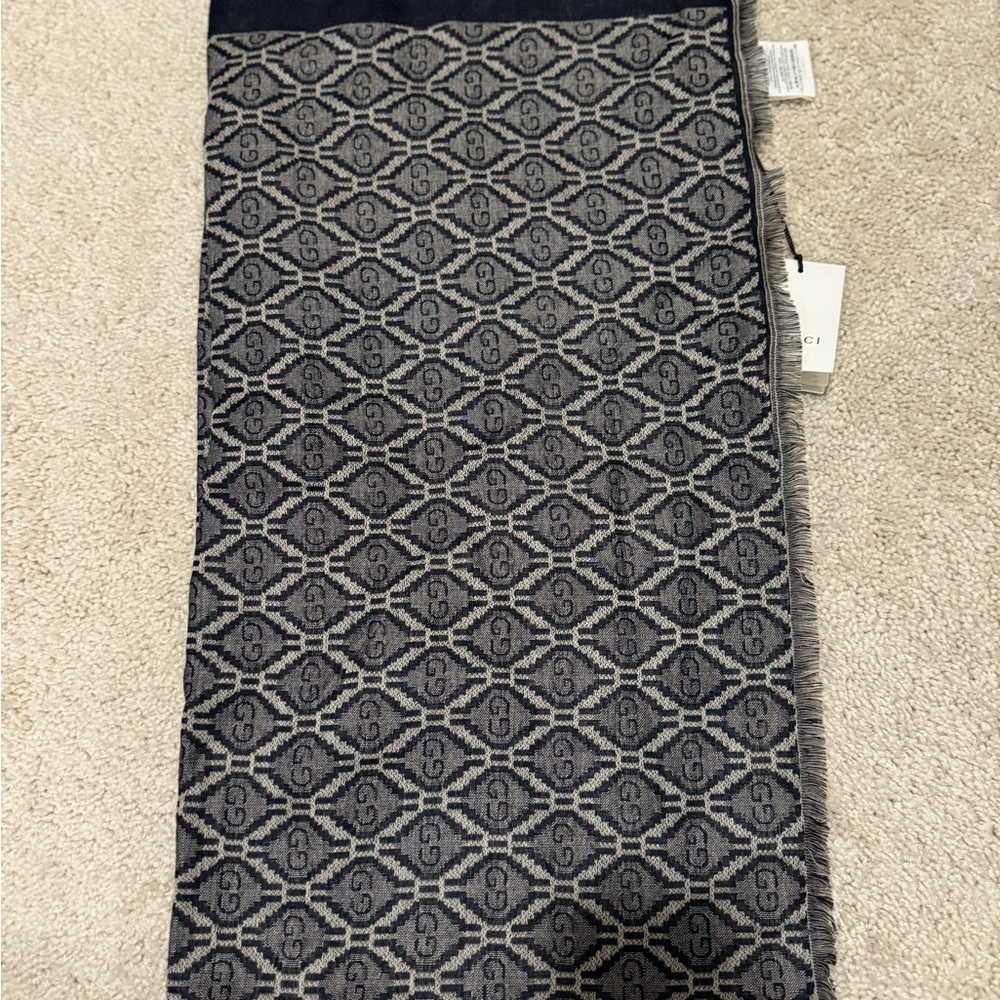 Gucci Black and Gray Patterned Scarf